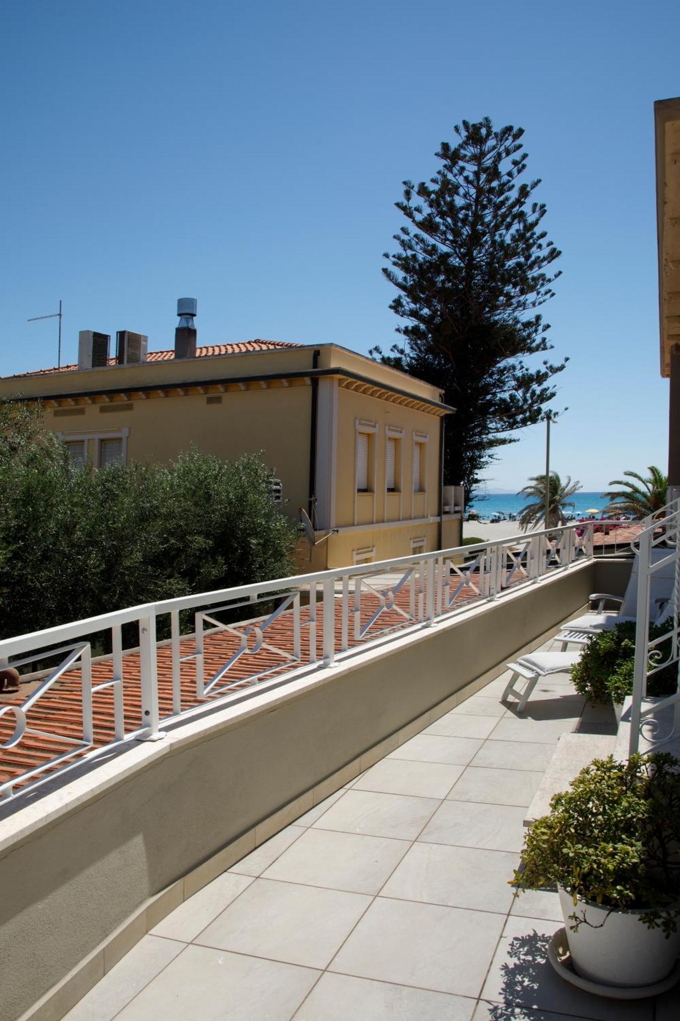 Hotel La Villa Del Mare 칼리아리 외부 사진